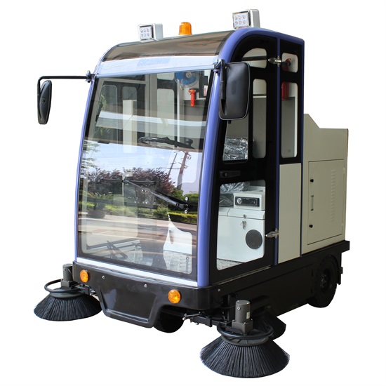 SD2000QF Ride-on Sweeper